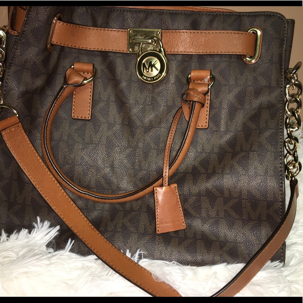 Micheal Kors purse! GUC! Please see pics for use!